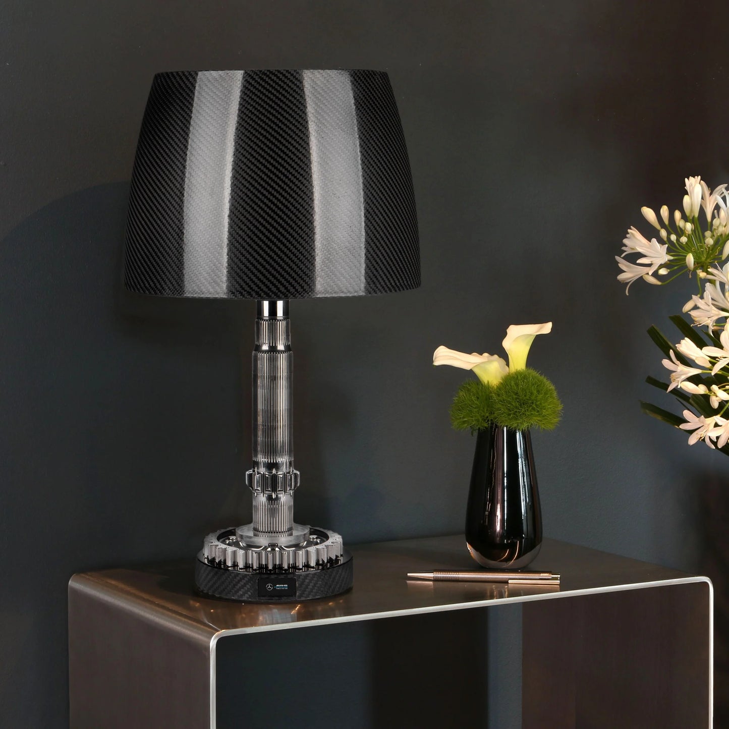 🏁 Lámpara Mercedes-AMG Petronas F1 – Con Base de Eje de Transmisión y Pantalla de Fibra de Carbono