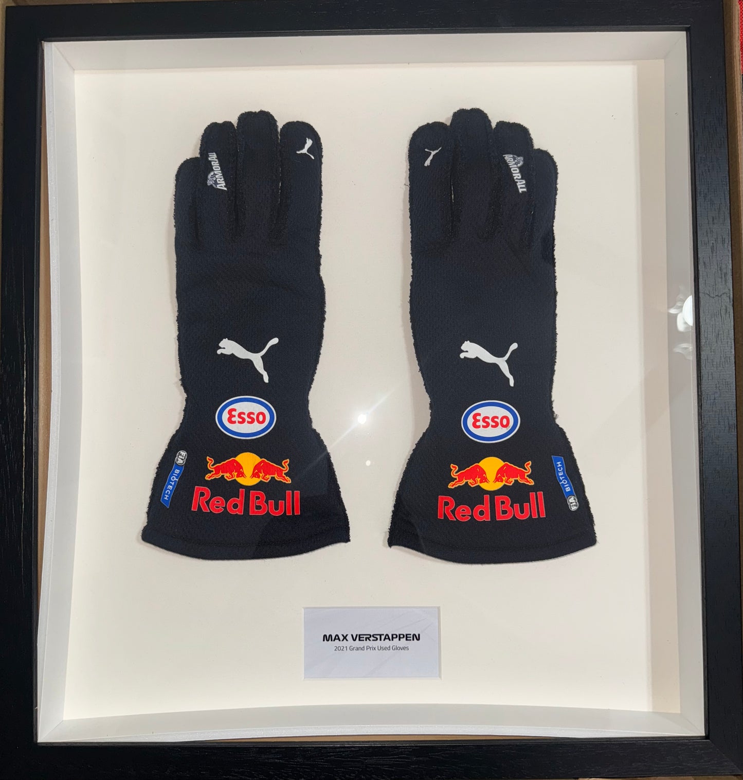 Guantes Puma Usados por Max Verstappen – Temporada 2021 | Campeonato Más Disputado de la Historia